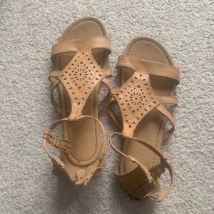American Eagle Sandals